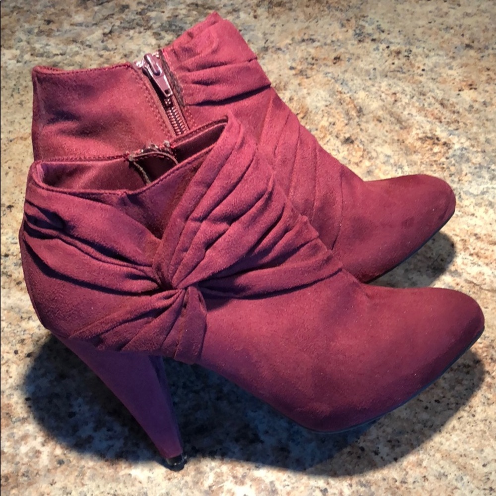 Plum Suede Booties - Perfect for Fall!🍁🍂
